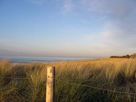 Strandaufgang am Ferienhaus mit Blick über die Düne